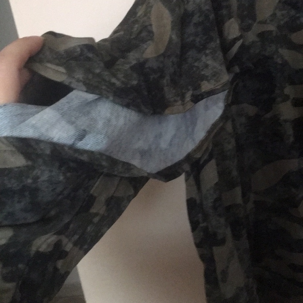 Camo top - Picture 2 of 3